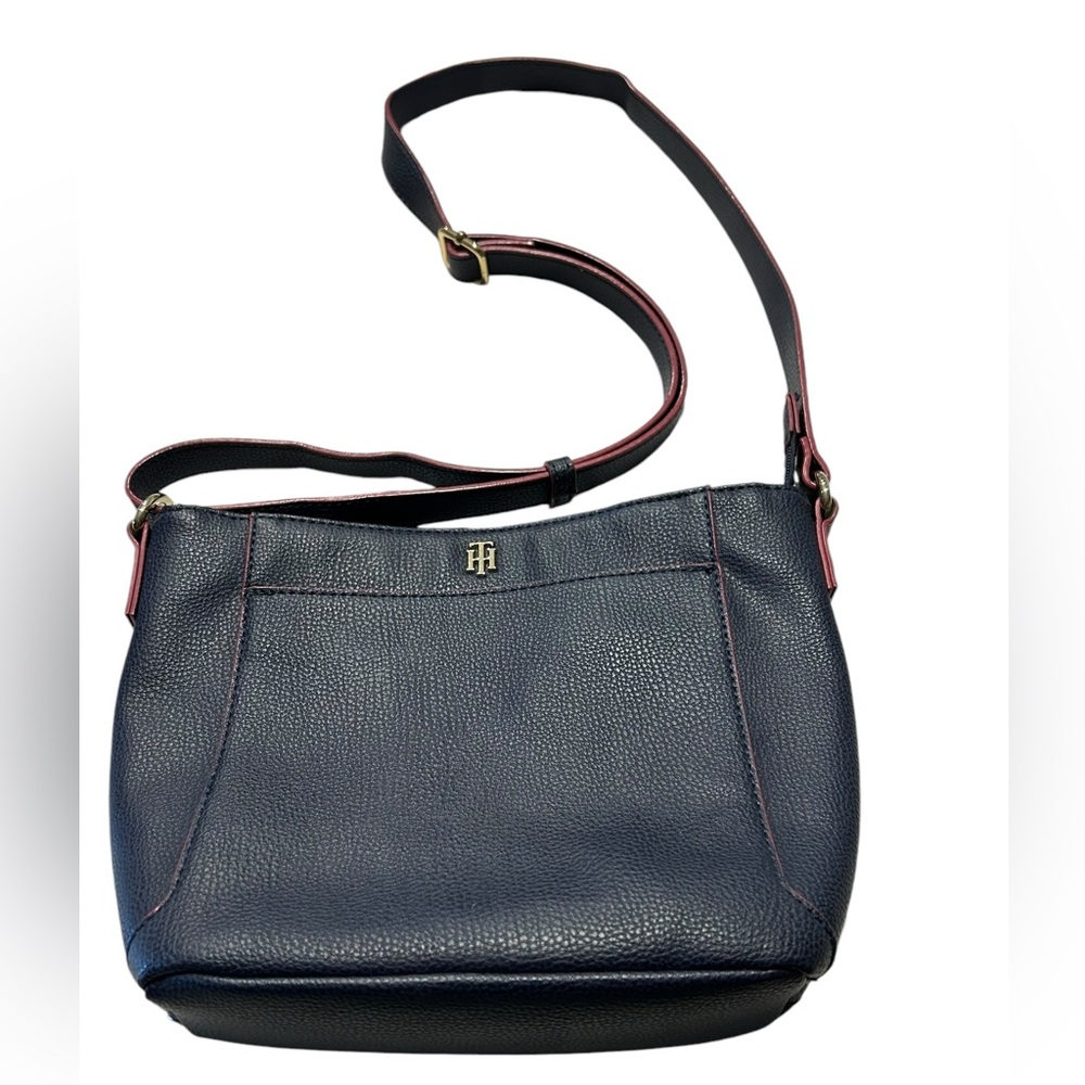 Classy Tommy Hilfiger Crossbody Bag in Navy with a hint of red.